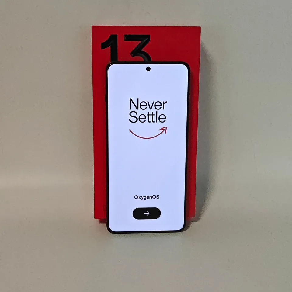 BOXED ONEPLUS 13 12/256GB IN BLACK ECLIPSE - CPH2653