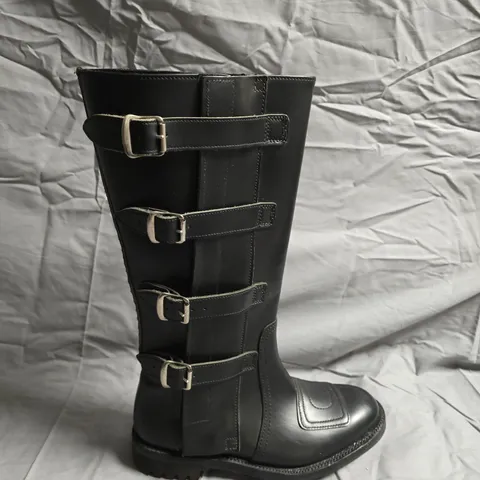 UNBOXED PAIR OF COMMANDO STYLE LEATHER BOOTS - UK SIZE UNSPECIFIED