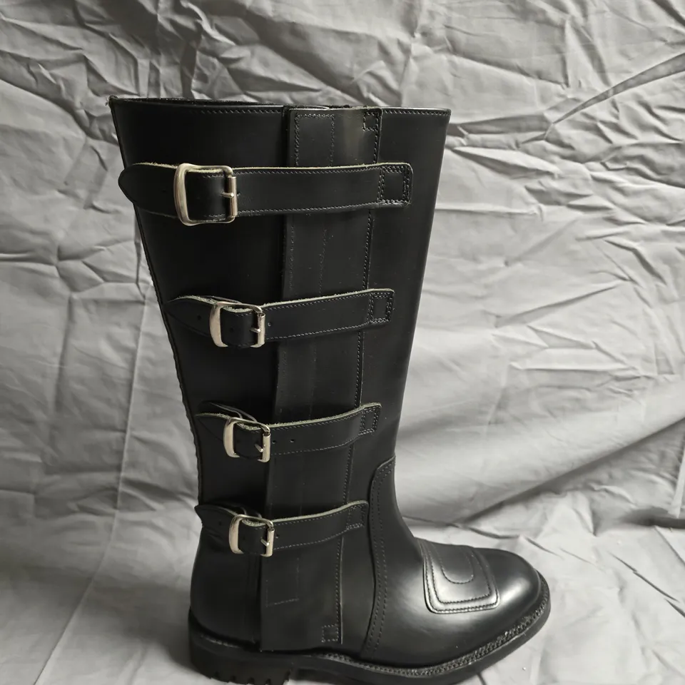 UNBOXED PAIR OF COMMANDO STYLE LEATHER BOOTS - UK SIZE UNSPECIFIED