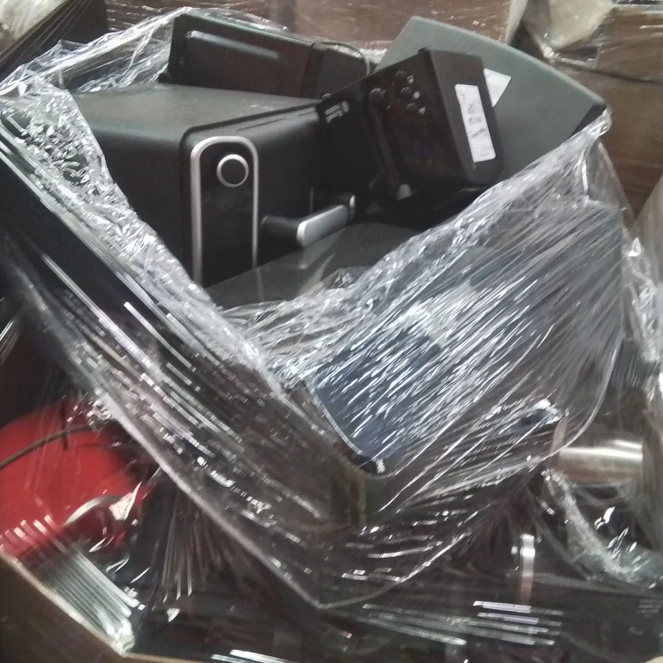 PALLET CONTAINING A LARGE QUANTITY OF KITCHEN APPLIANCES SUCH AS KETTLE,TOASTER,AIRFRYER