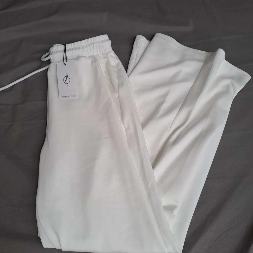 STRADIVARIUS CASUAL SPORT SOFT TOUCH WIDE LEG PANTS IN WHITE SIZE S