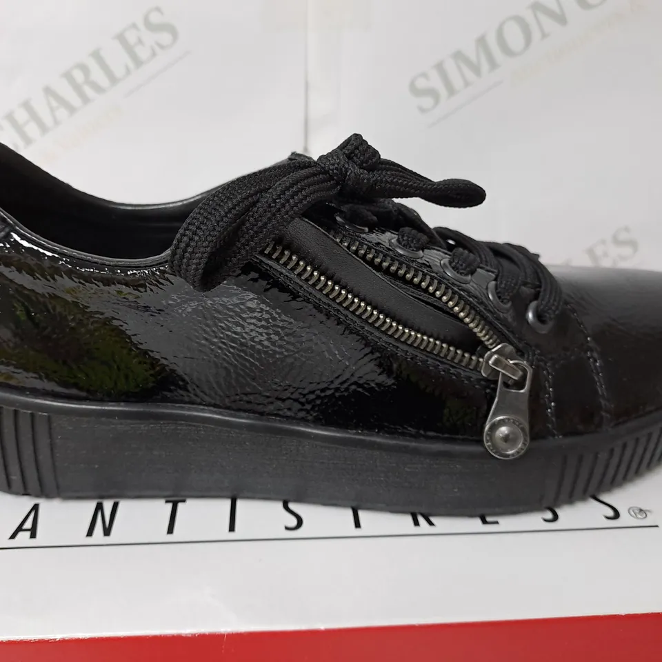 BOXED PAIR OF RIEKER TRAINERS WITH ZIP IN BLACK UK SIZE 6.5
