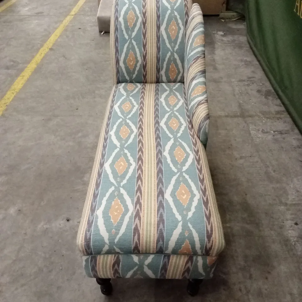 QUALITY DESIGNER PATTERNED FABRIC CHAISE LOUNGE