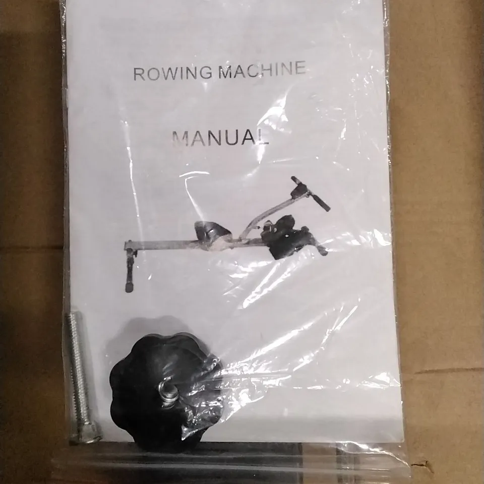 BOXED ROWING MACHINE 