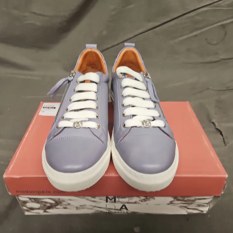 BOXED PAIR OF MODA IN PELLE LIGHT BLUE ZIP FEATURE LACE UP TRAINERS - UK SIZE 39