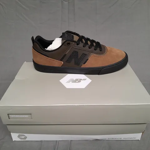 BOXED PAIR OF NEW BALANCE JAMIE FOY 306 IN BROWN/GREEN/BLACK SIZE UK 9