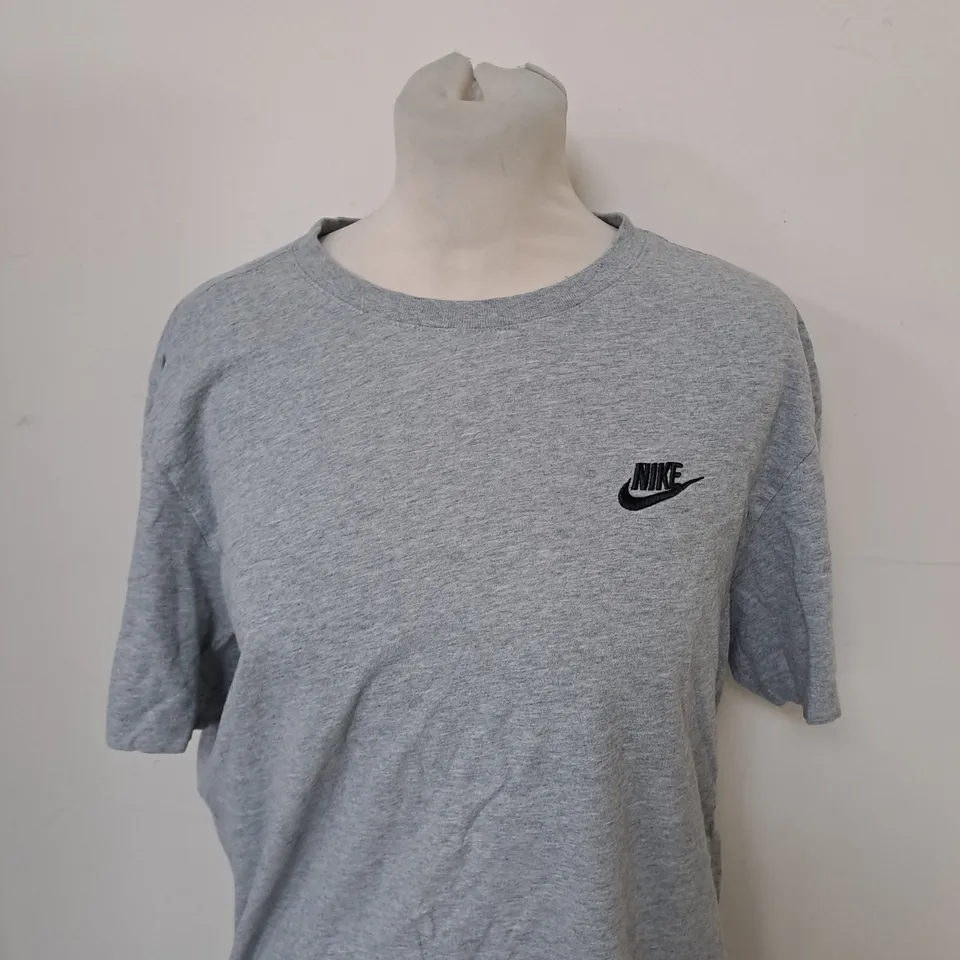 NIKE CASUAL GREY T-SHIRT SIZE M
