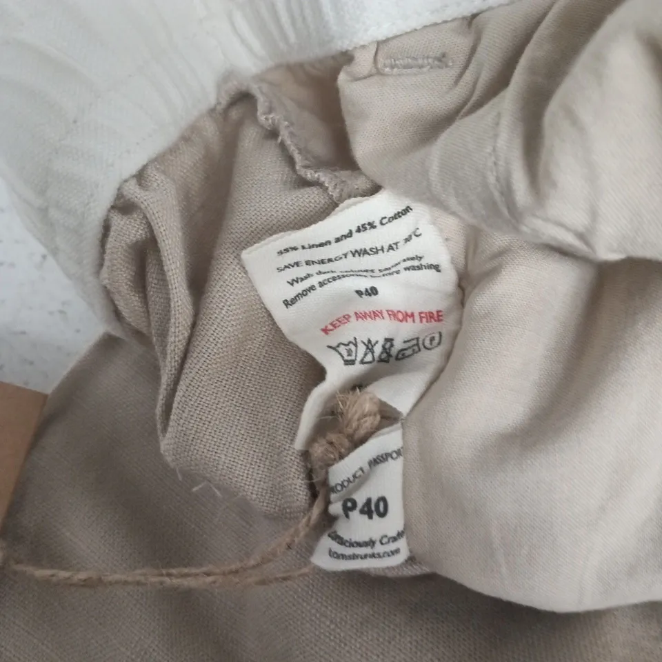 TOM'S TRUNKS BEIGE LINEN-COTTON SHORTS – MADE TO BE LIVED IN UK 40
