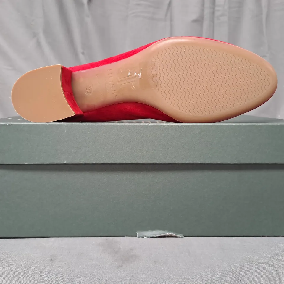 BOXED PAIR OF HOBBS LONDON CLOSED TOE BLOCK HEEL FINE SUEDE SHOES IN RED UK SIZE 5