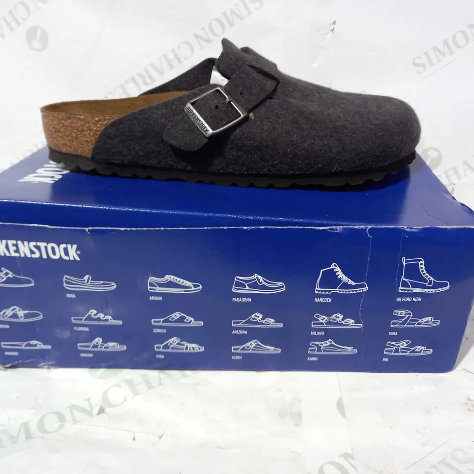 BOXED PAIR OF BIRKENSTOCK FELT SLIP-ON SHOES IN DARK GREY EU SIZE 41