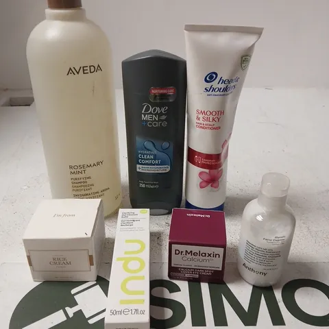 APPROXIMATELY 15 ASSORTED HEALTH & BEAUTY PRODUCTS TO INCLUDE DOVE SHOWER GEL, SHAMPOO, EYE CREAM ETC