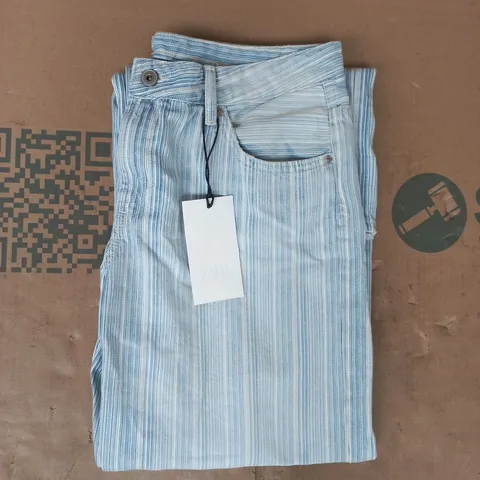 ZARA STRIPE JEANS IN BLUE/WHITE SIZE UK 10
