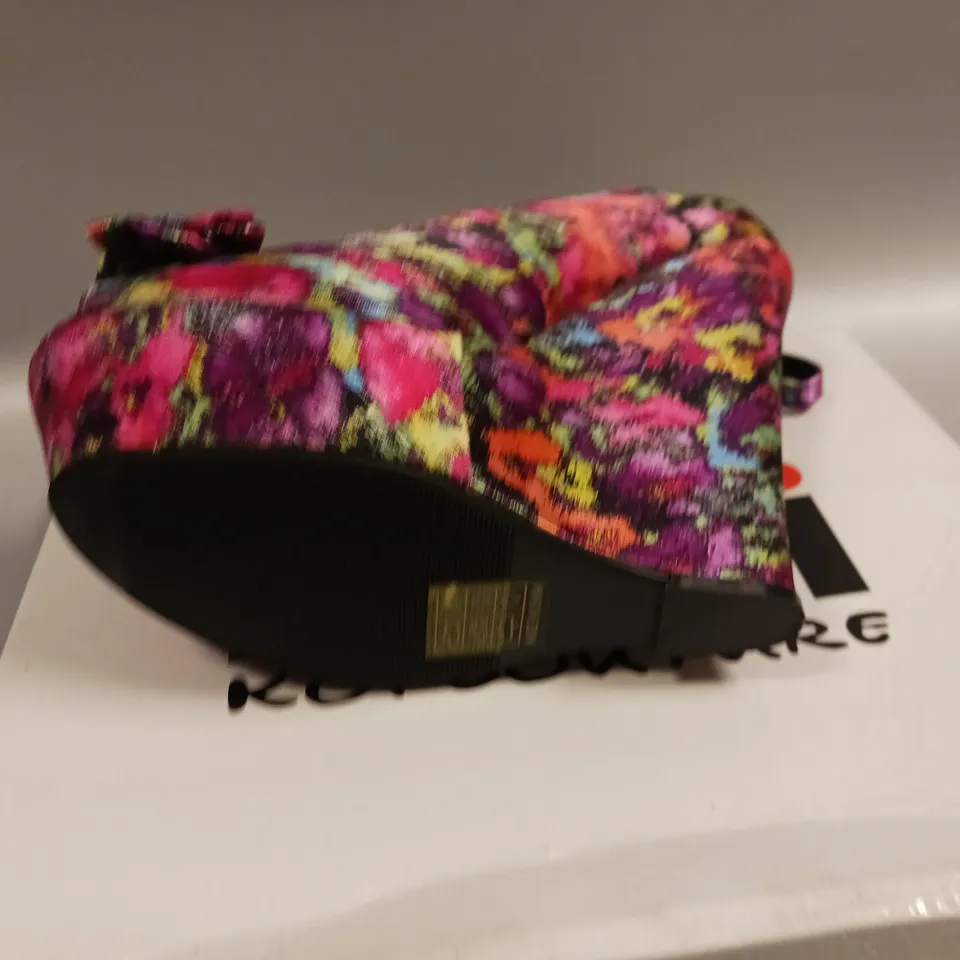 LOT OF 5 BOXED PAIRS OF KOI COUTURE WEDGE HEELED SHOES IN FUCHIA SATIN - VARIOUS SIZES