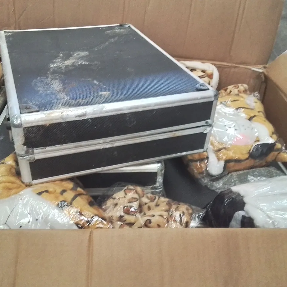 PALLET OF ASSORTED HOUSEHOLD GOODS AND PRODUCTS TO INCLUDE;HOODED THROW,BRIEFCASE,GYM SPORTS MACHINE,BLANKET