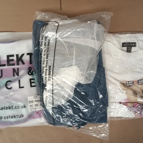 APPROXIMATELY 20 ASSORTED CLOTHING AND FASHION PRODUCTS IN VARIOUS STYLES AND SIZES - COLLECTION ONLY