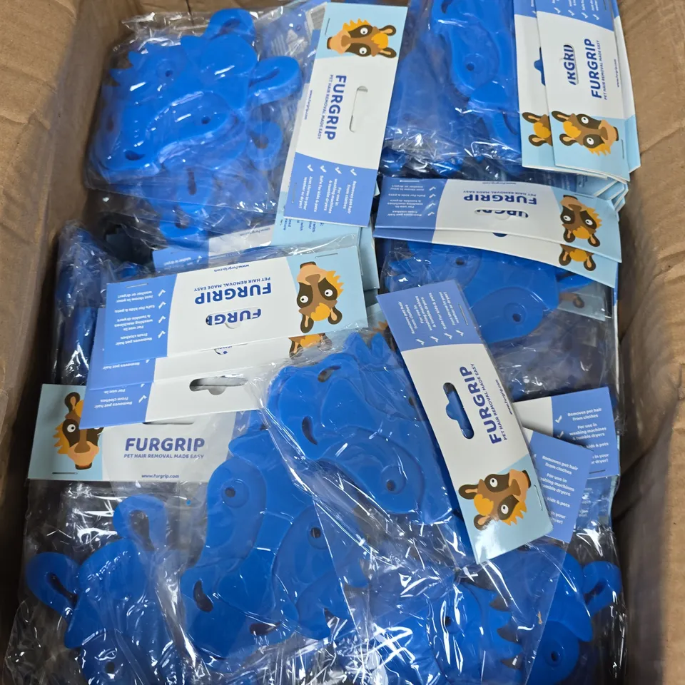 APPROXIMATELY 120 FURGRIP LAUNDRY PET HAIR REMOVERS - HORSE