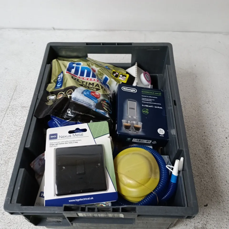 APPROXIMATELY 10 ASSORTED HOUSEHOLD ITEMS INCLUDING DISHWASHER TABLETS, DELONGHI COFFEE DESCALER, DOOR KNOBS ETC.