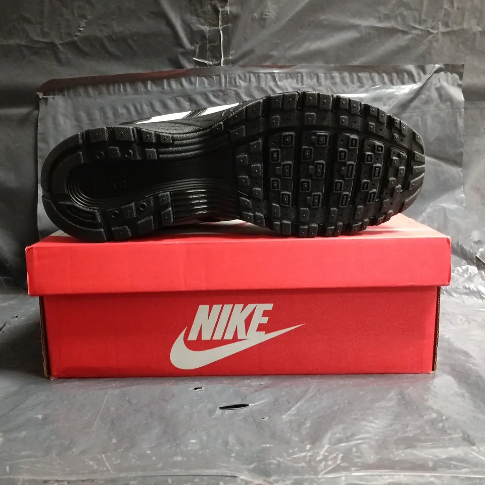 BOXED PAIR OF NIKE P-6000 TRAINERS IN GREY/BLACK SIZE UK 9