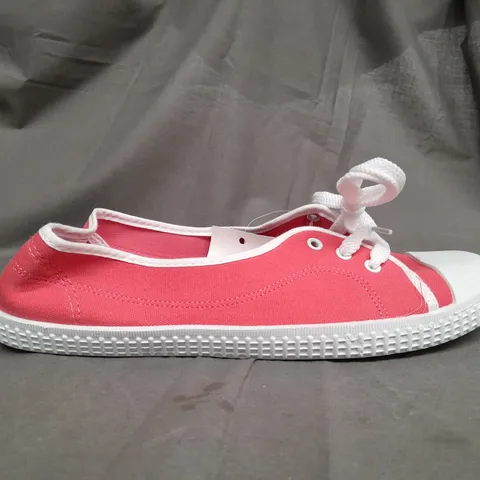 BOX OF APPROX 30 GEORGE FLAT TRAINERS IN RED - SIZE 7