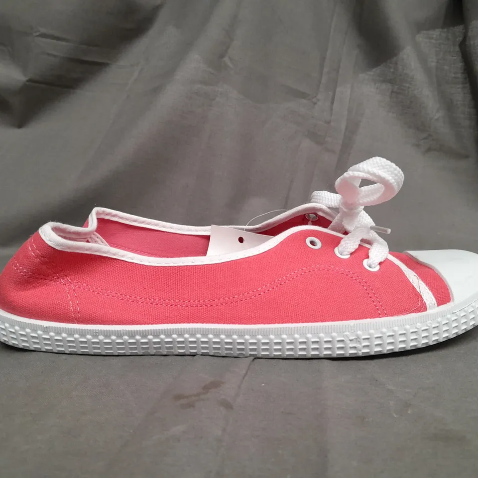 BOX OF APPROX 30 GEORGE FLAT TRAINERS IN RED - SIZE 7
