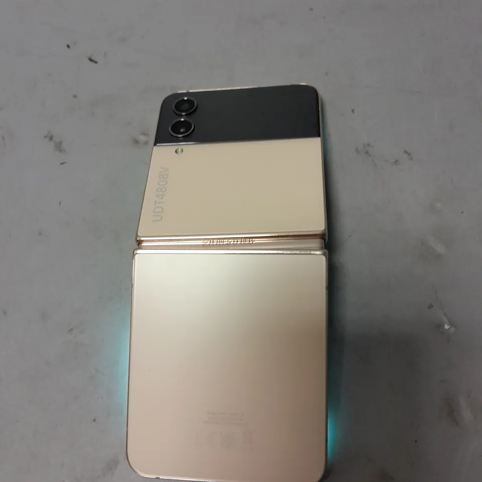 SAMSUNG GALAXY Z FLIP4 PINK GOLD 