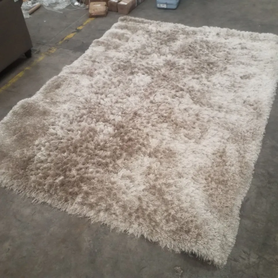 QUALITY DESIGNER AREA RUG APPROXIMATELY 200×280CM