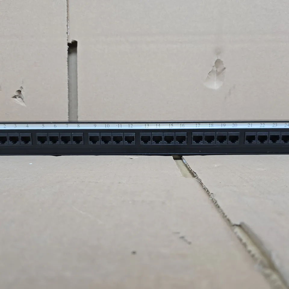 CONNECTIX 24-PORT CAT5E PATCH PANEL – 1U, 19-INCH RACK-MOUNT