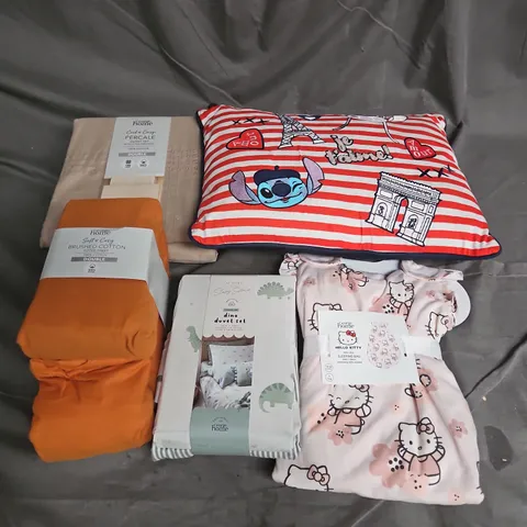 BOX OF APPROXIMATELY 12 ASSORTED BEDDING & SOFT FABRICS ITEMS TO INCLUD - DUVET SET - CUSHION - BABY SLEEPING BAG - ETC