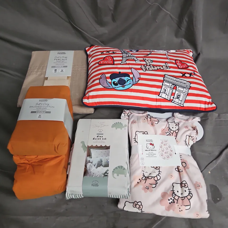 BOX OF APPROXIMATELY 12 ASSORTED BEDDING & SOFT FABRICS ITEMS TO INCLUD - DUVET SET - CUSHION - BABY SLEEPING BAG - ETC