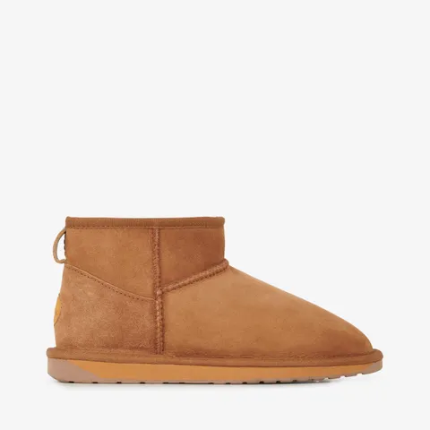 BOXED PAIR OF EMU STINGER MICRO WATER RESISTANT SHEEPSKIN BOOTS IN CHESTNUT - UK 6