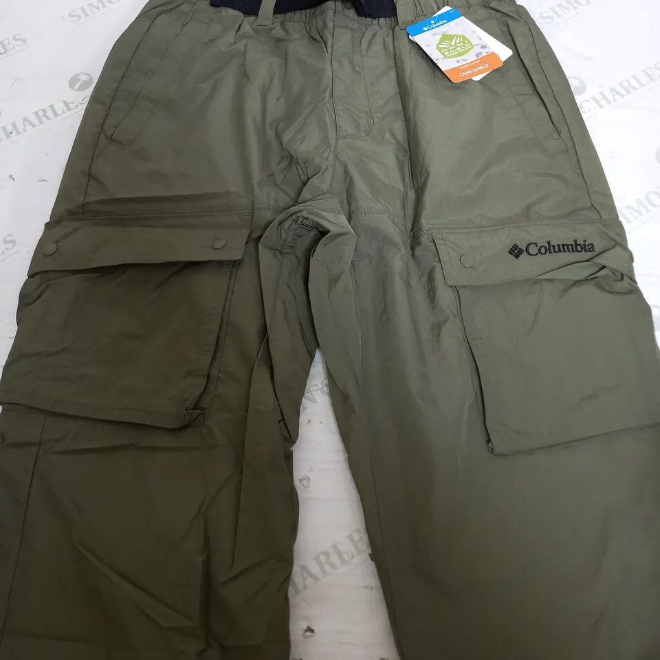 COLUMBIA OMNI SHIELD KHAKI CARGO PANTS - MEDIUM