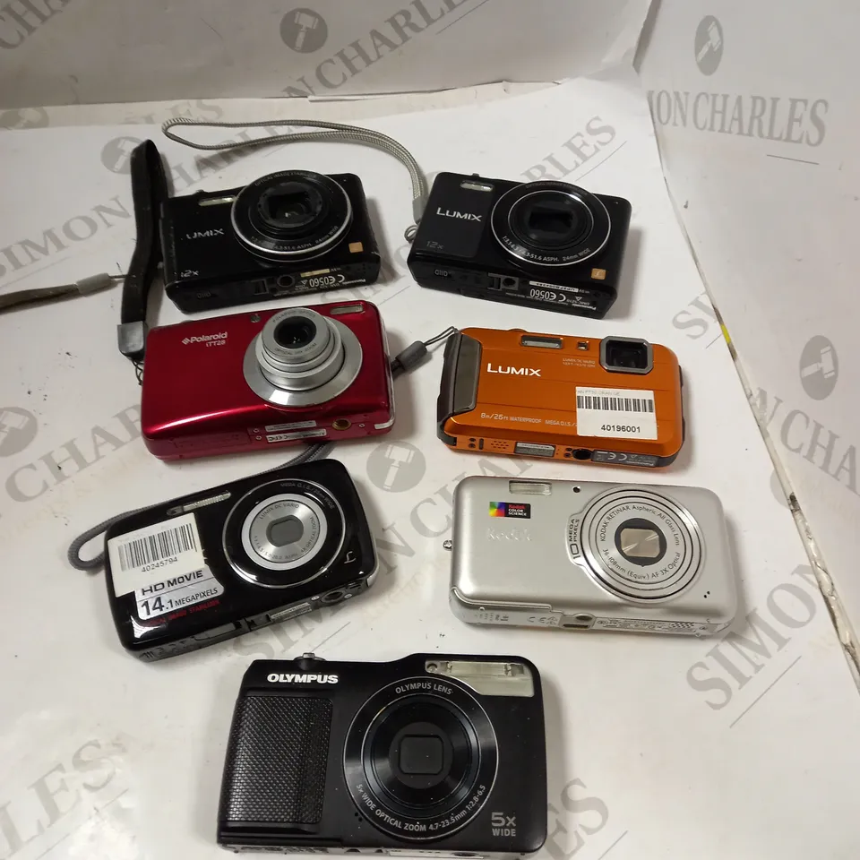 DIGITAL CAMERA BUNDLE 7 ITEMS 