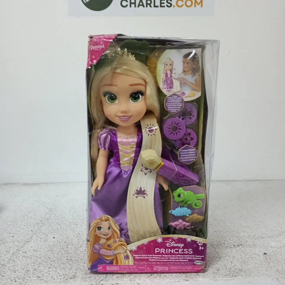 DISNEY PRINCESS DP RAPUNZEL LIGHT AND STYLE DOLL