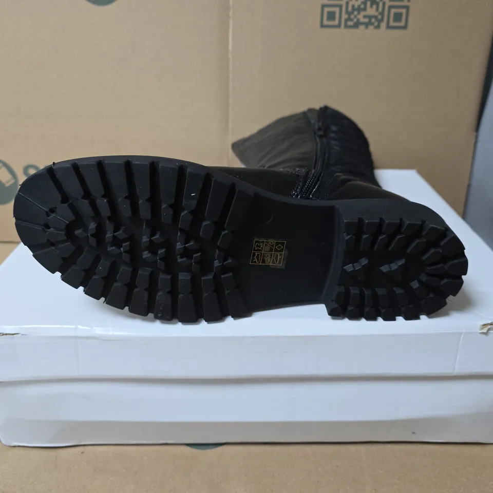 UK 7 BLACK CALF BOOT – KNEE-HIGH WITH QUILTED SHAFT & BUCKLE STRAP