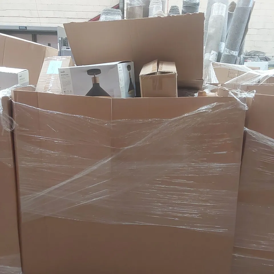 PALLET CONTAINING A VERY LARGE QUANTITY OF ASSORTED DESIGNER LIGHTING PRODUCTS INCLUDING: FLOYD 2 LIGHT FLUSH CEILING FITTING, MARSDEN 3 LIGHT SEMI FLUSH CEILING LIGHTS ECT