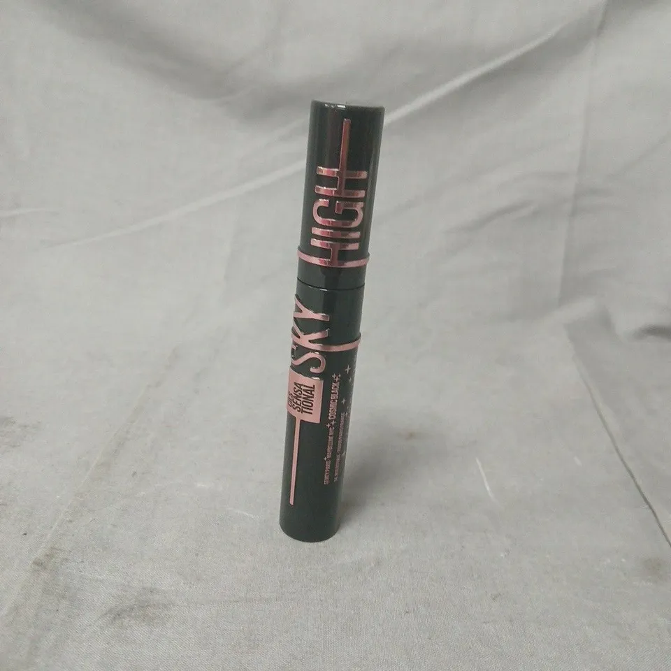 MASCARA – BLACK TUBE WITH PINK LETTERING.