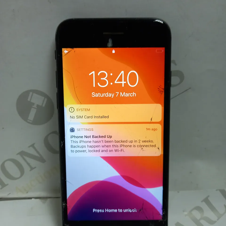 IPHONE SE IN BLACK