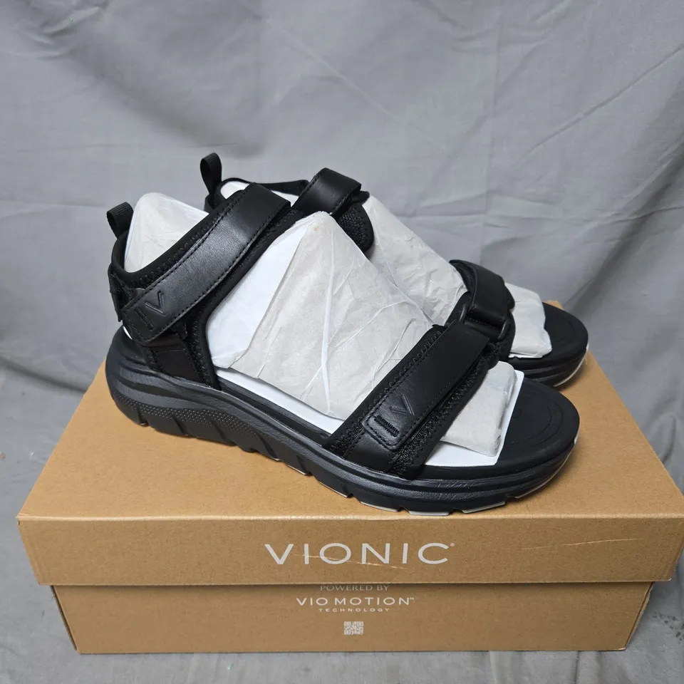 BOXED VIONIC WALK MAX SANDALS IN BLACK - 6.5