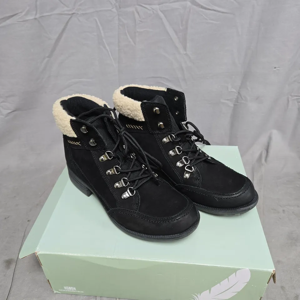 FREE SPIRIT BLACK SUEDE ANKLE BOOTS WITH FAUX SHEARLING TRIM – BOXED SIZE 6