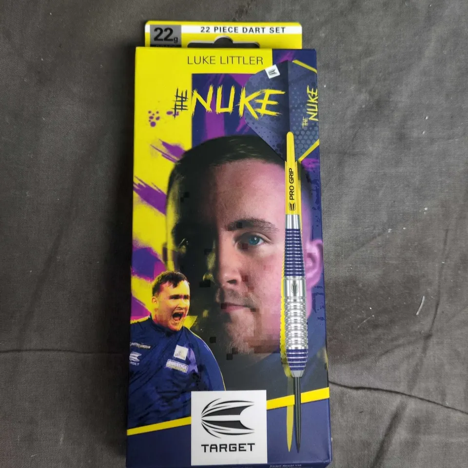 TARGET LUKE LITTLER 22 PIECE DART SET – BOXED