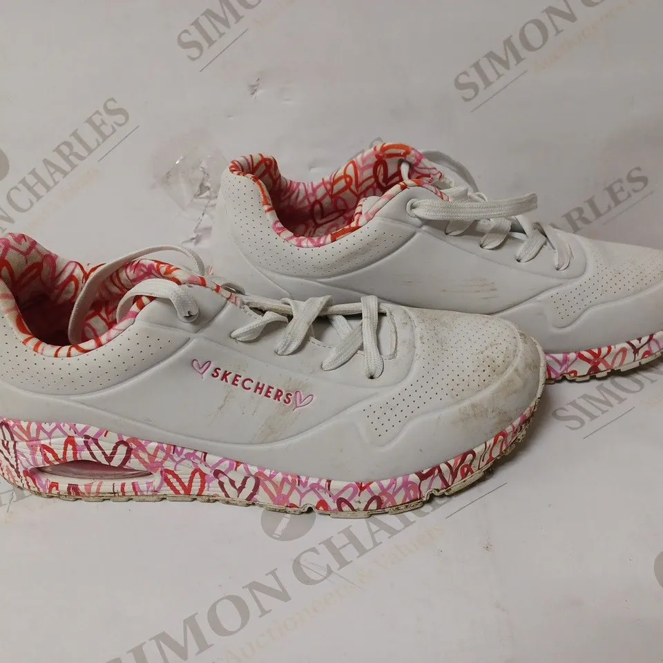 SKECHERS UNO LOVING GOLDCROWN DESIGN TRAINERS, WHITE/PINK, UK 6.5