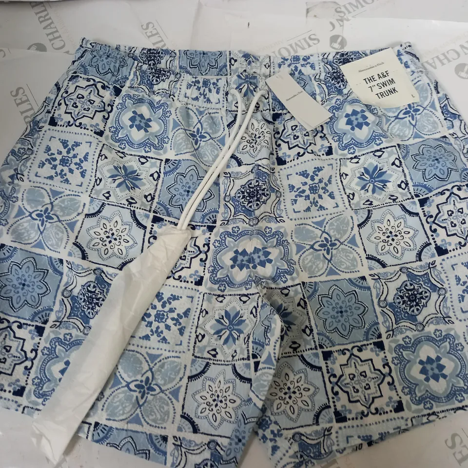 ABERCROMBIE & FITCH 7" SWIM TRUNKS - L