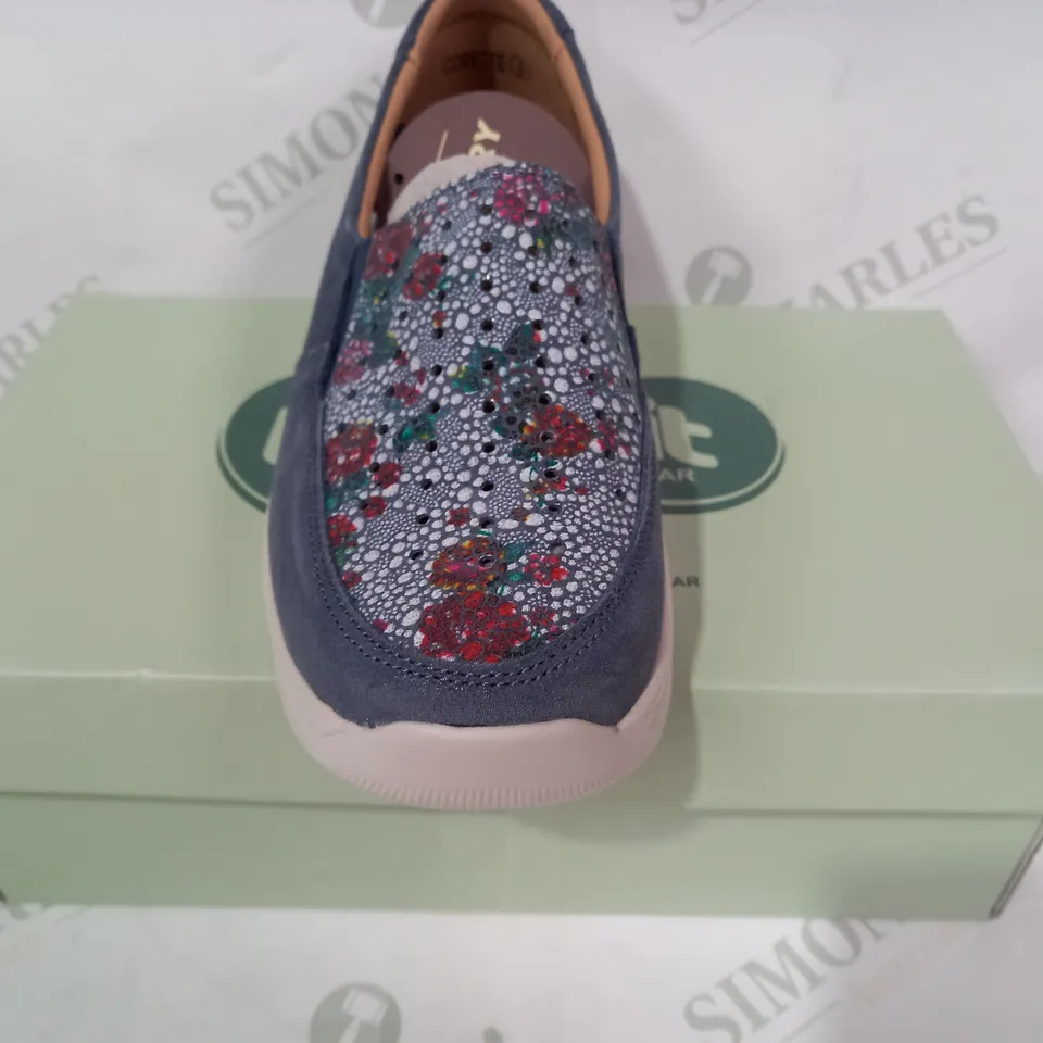 BOXED PAIR OF EASYFIT CORETTE SLIP-ON SHOES IN MULTICOLOUR SIZE 4