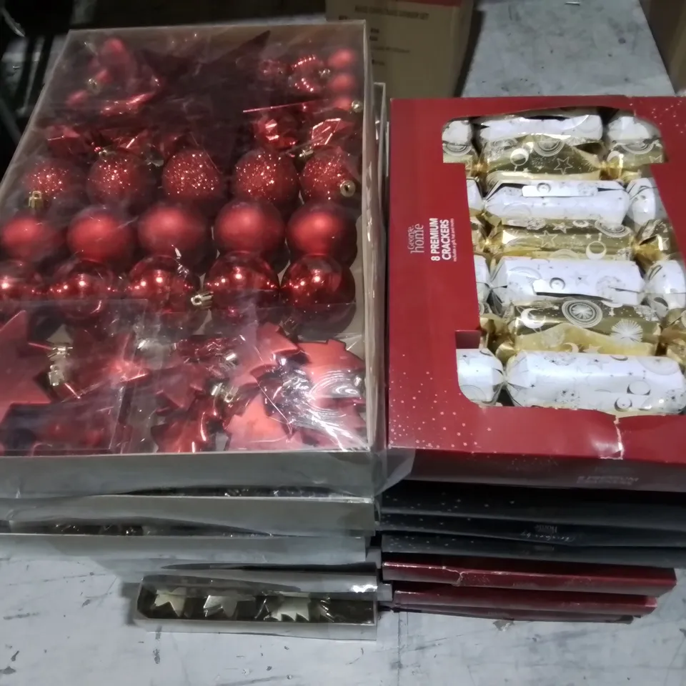 LARGE QUANTITY OF ASSORTED SEASONAL ITEMS TO INCLUDE MOTHER PENGUIN LIGHT, MR & MRS CLAUS FIGURINES AND CONE TREE