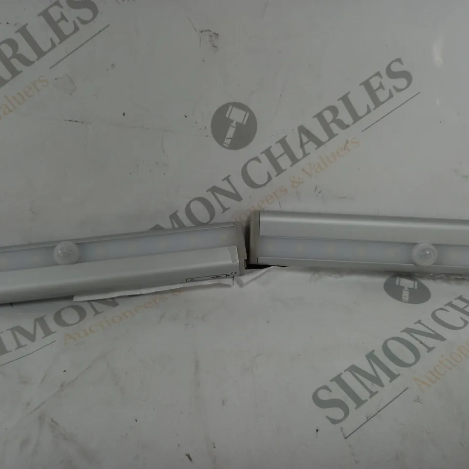2 MAGNETIC LIGHT STRIPS 