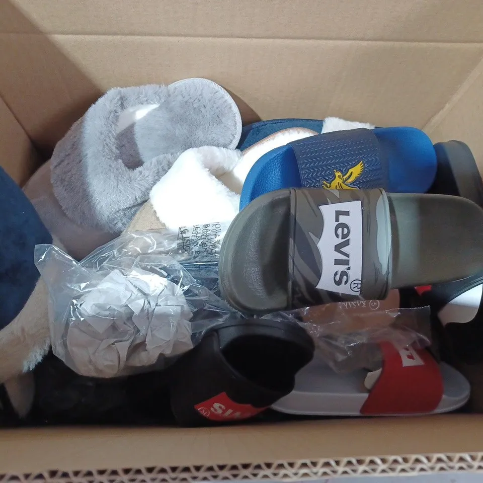 BOX OF APPROX. 10 ASSORTED SHOE TO INCLUDE - LEVIS SLIDERS - LYLE & SCOTT SLIDERS - FARAH ECT 