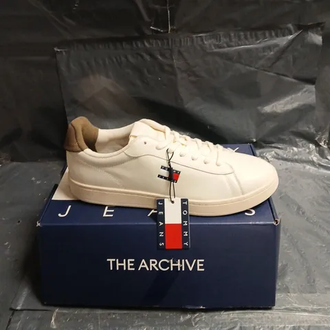 TOMMY JEANS WHITE LEATHER SNEAKERS – MEN'S UK 10.5