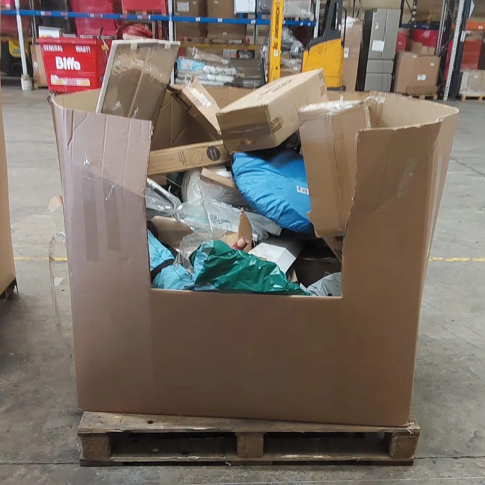 PALLET OF ASSORTED ITEMS INCLUDING: RETRACTABLE SAFETY GATE, CHRISTMAS DECORATIONS, POP-UP TENT ECT