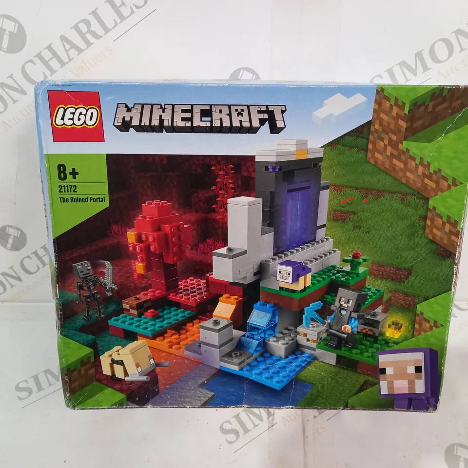 BOXED LEGO MINECRAFT - 8+ 21172