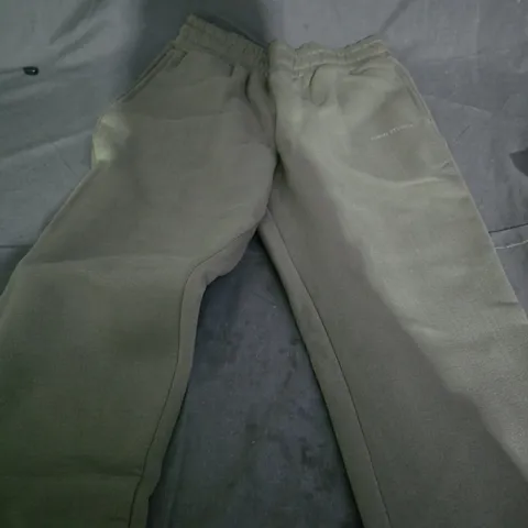SIMMI LONDON OLIVE GREEN JOGGERS – UK SIZE M (ORIGINAL: M)